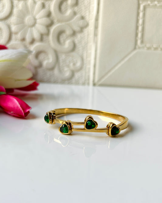 Green heart thin wrist / baby size bracelet