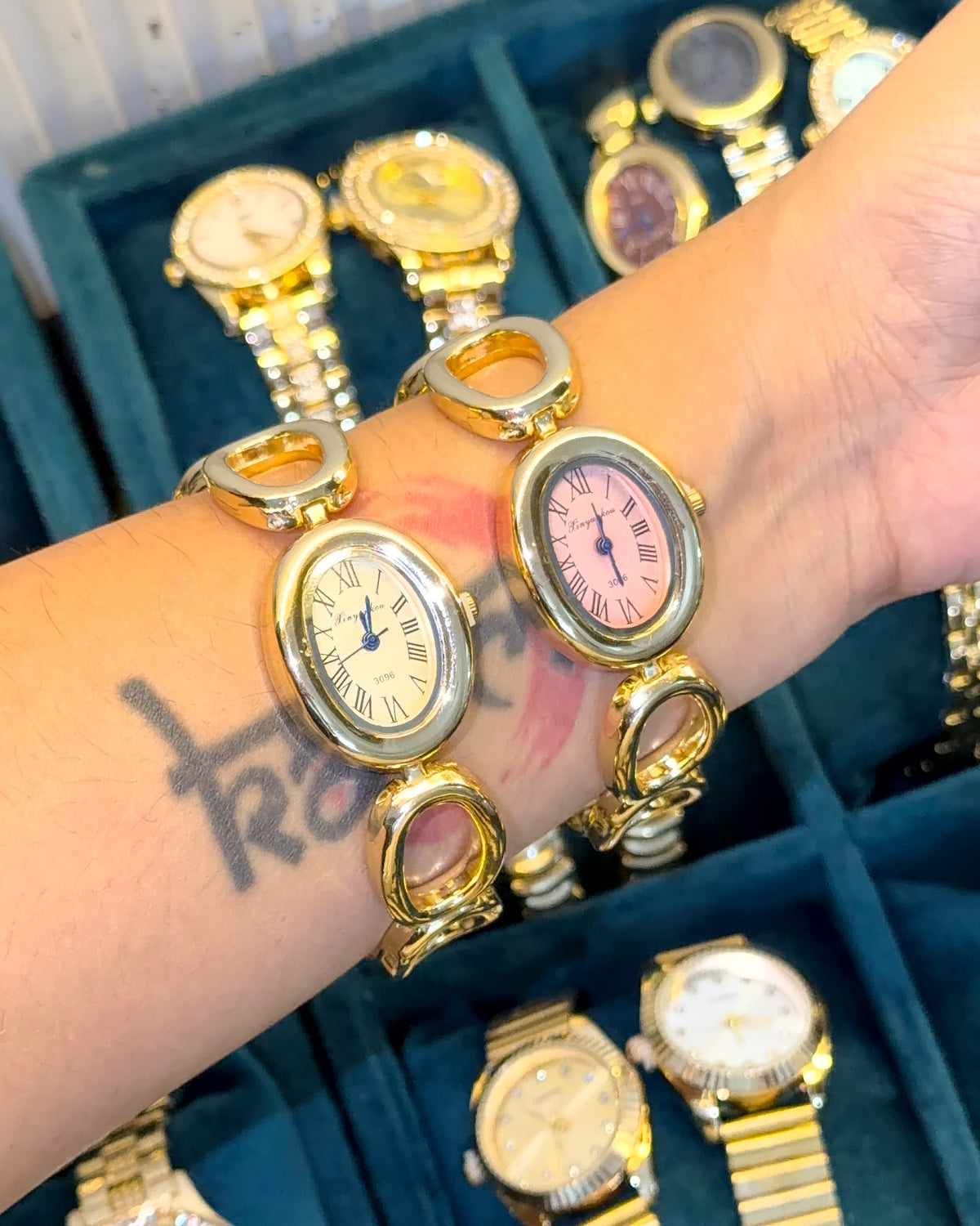 Oval link strap watch