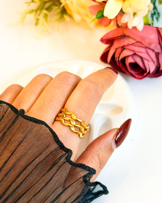 Twisted layered adjustable ring
