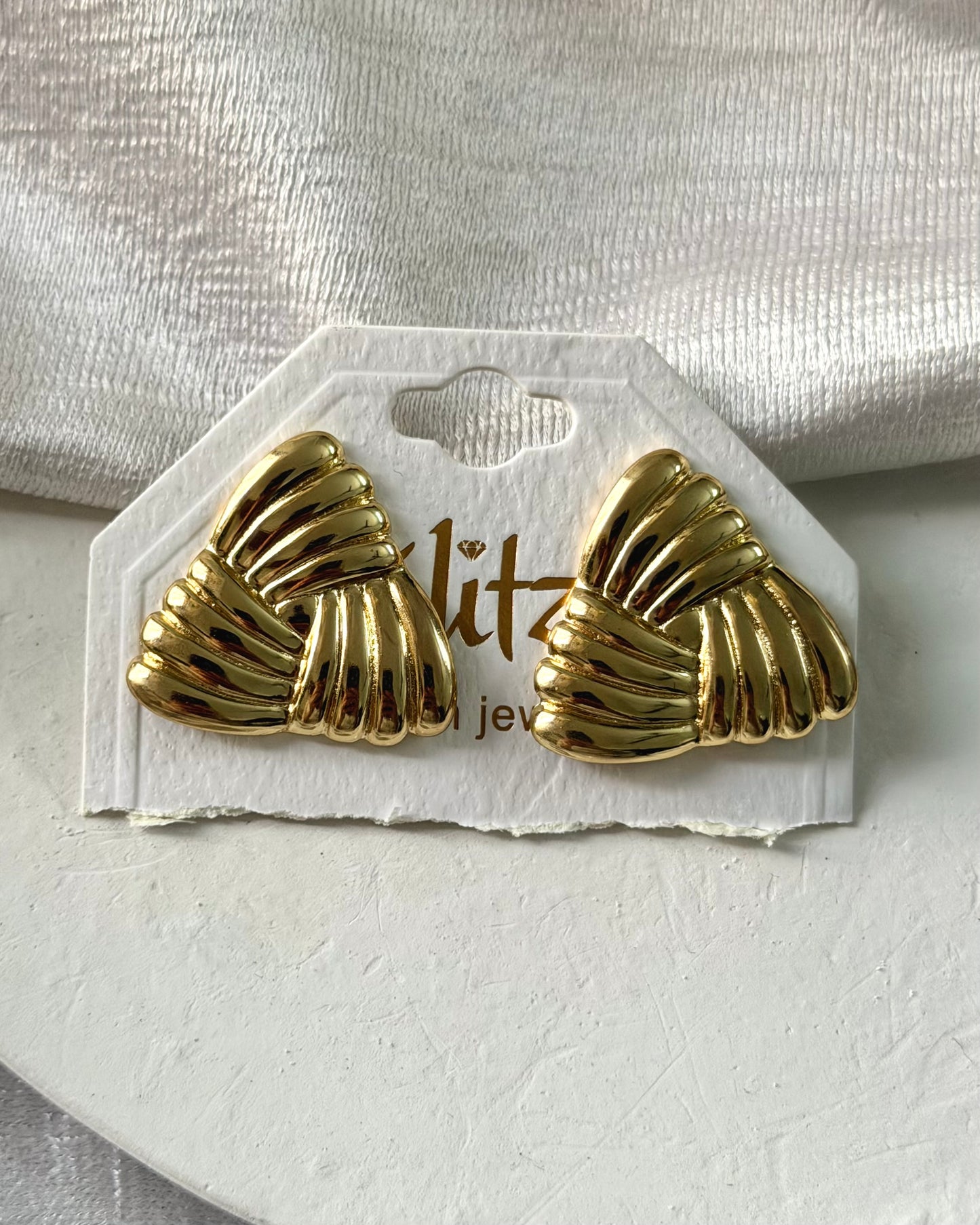 Triangle2 statement earring ￼
