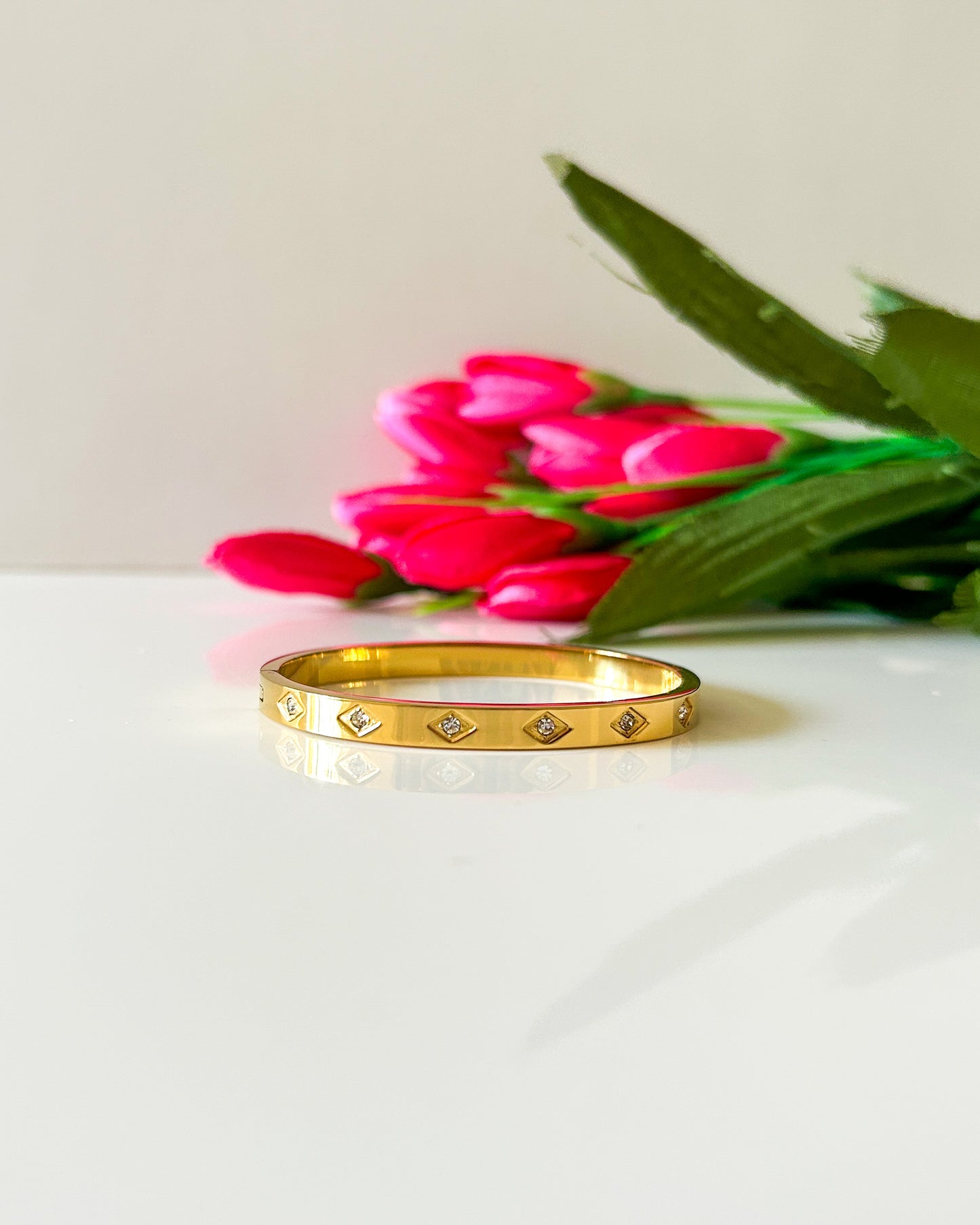 Geometric stone thin wrist bracelet