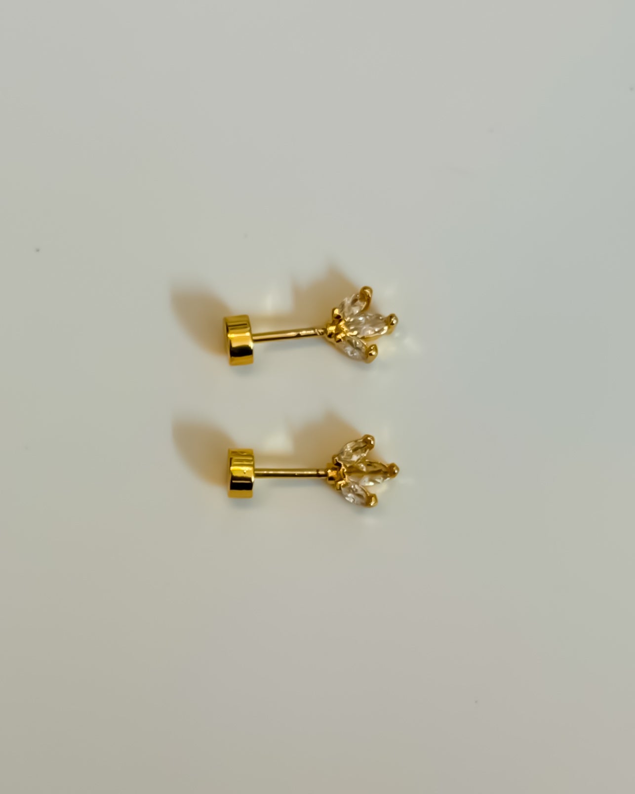 Lotus flatback studs