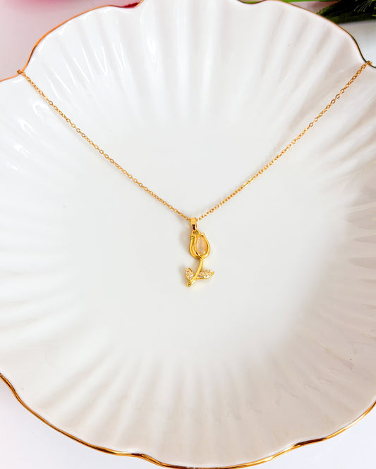 Pearly tulip necklace