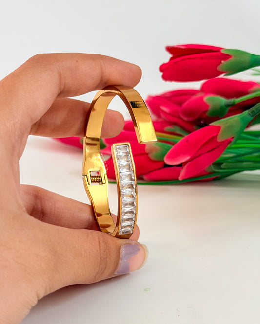 Openable studded thin wrist/ baby size bracelet