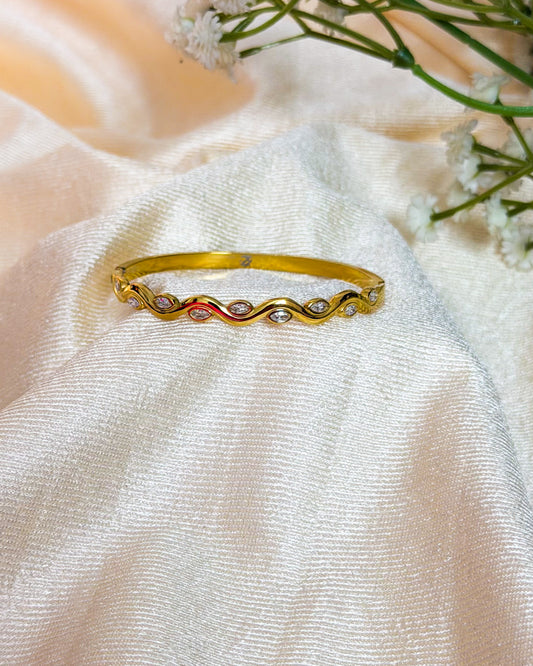 Infinity wave thin wrist baby size bracelet
