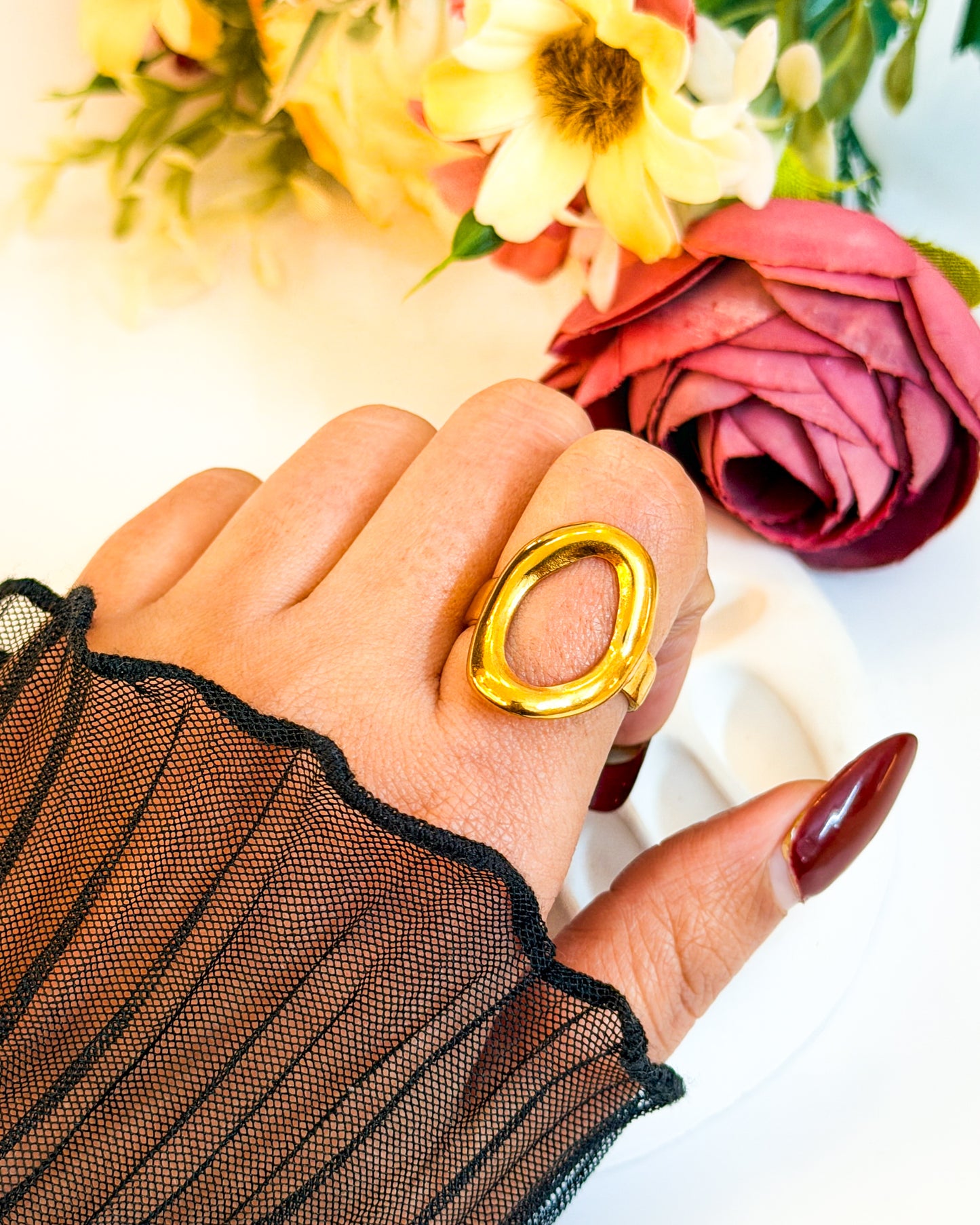 Hollow oval adjustable ring