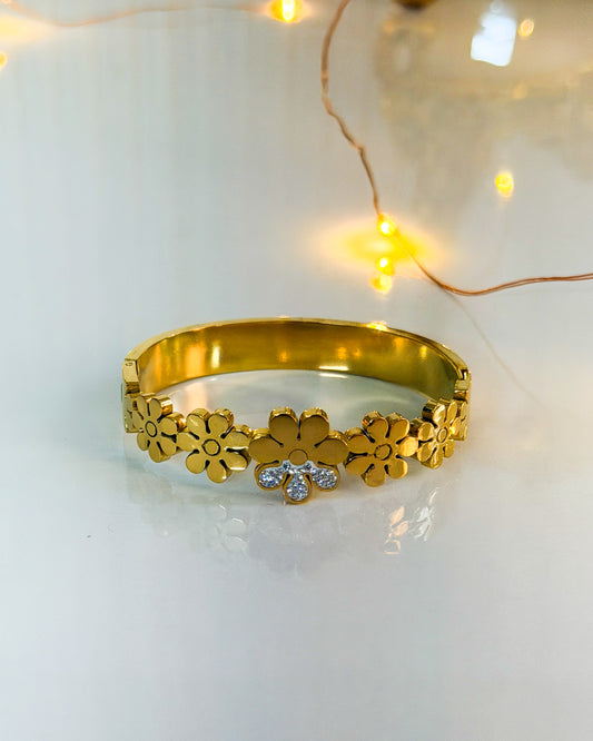 Pretty floral thin wrist/ baby size bracelet