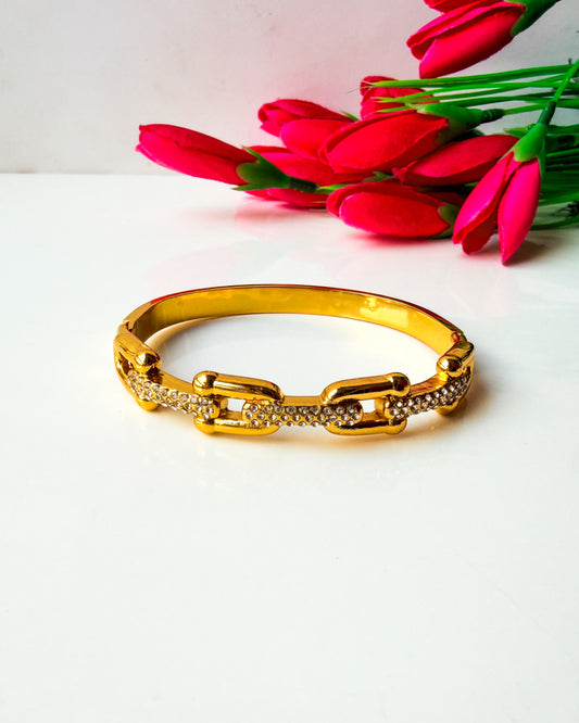 Broad studded link bracelet