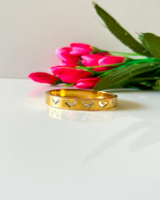Cutout heart thin wrist bracelet