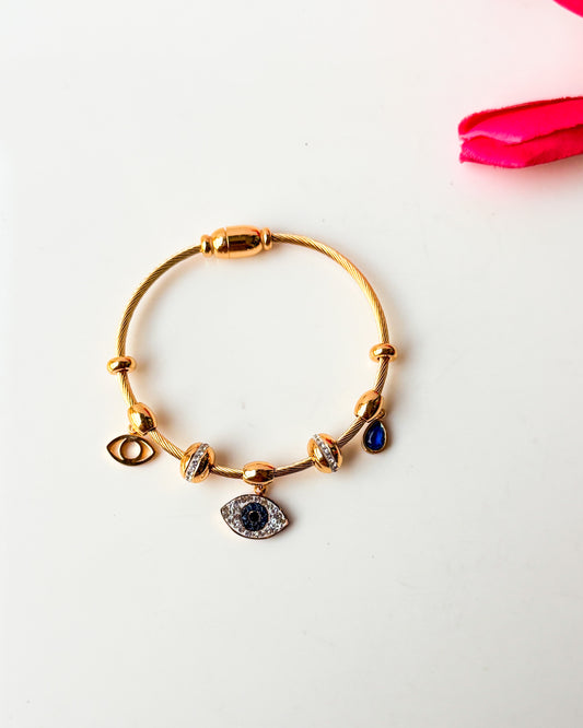 Evil eye magnetic thin wrist / baby size bracelet