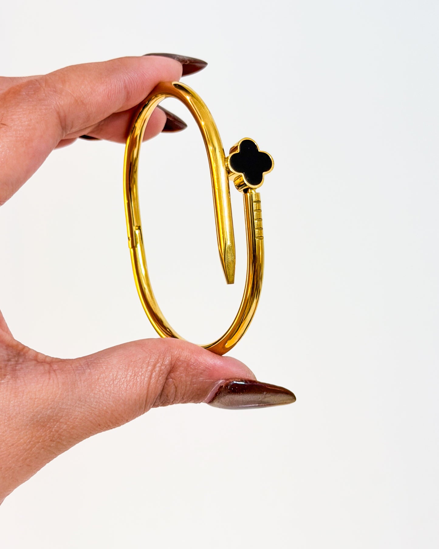 Nail clover bracelet