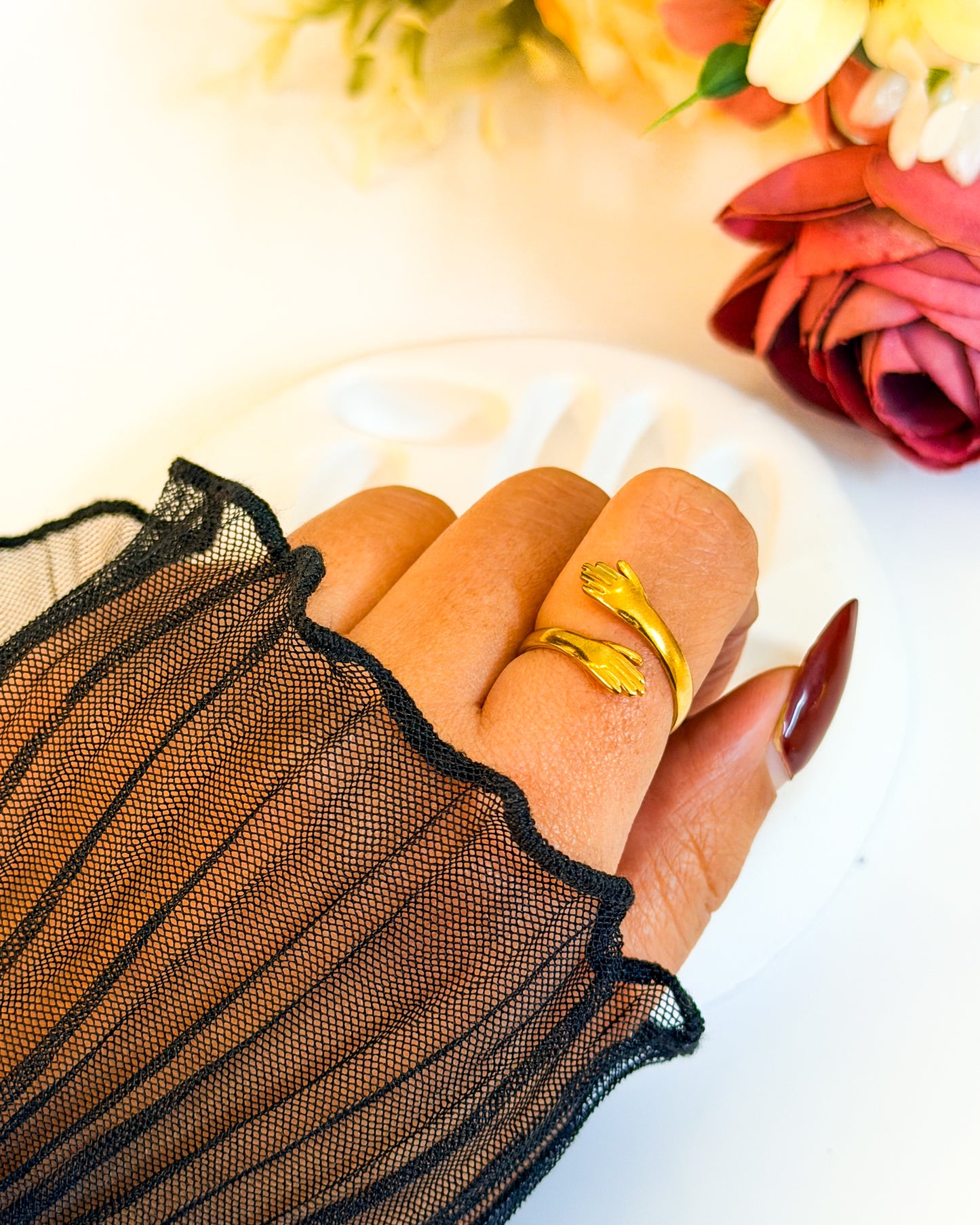 Delicate hug Adjustable ring