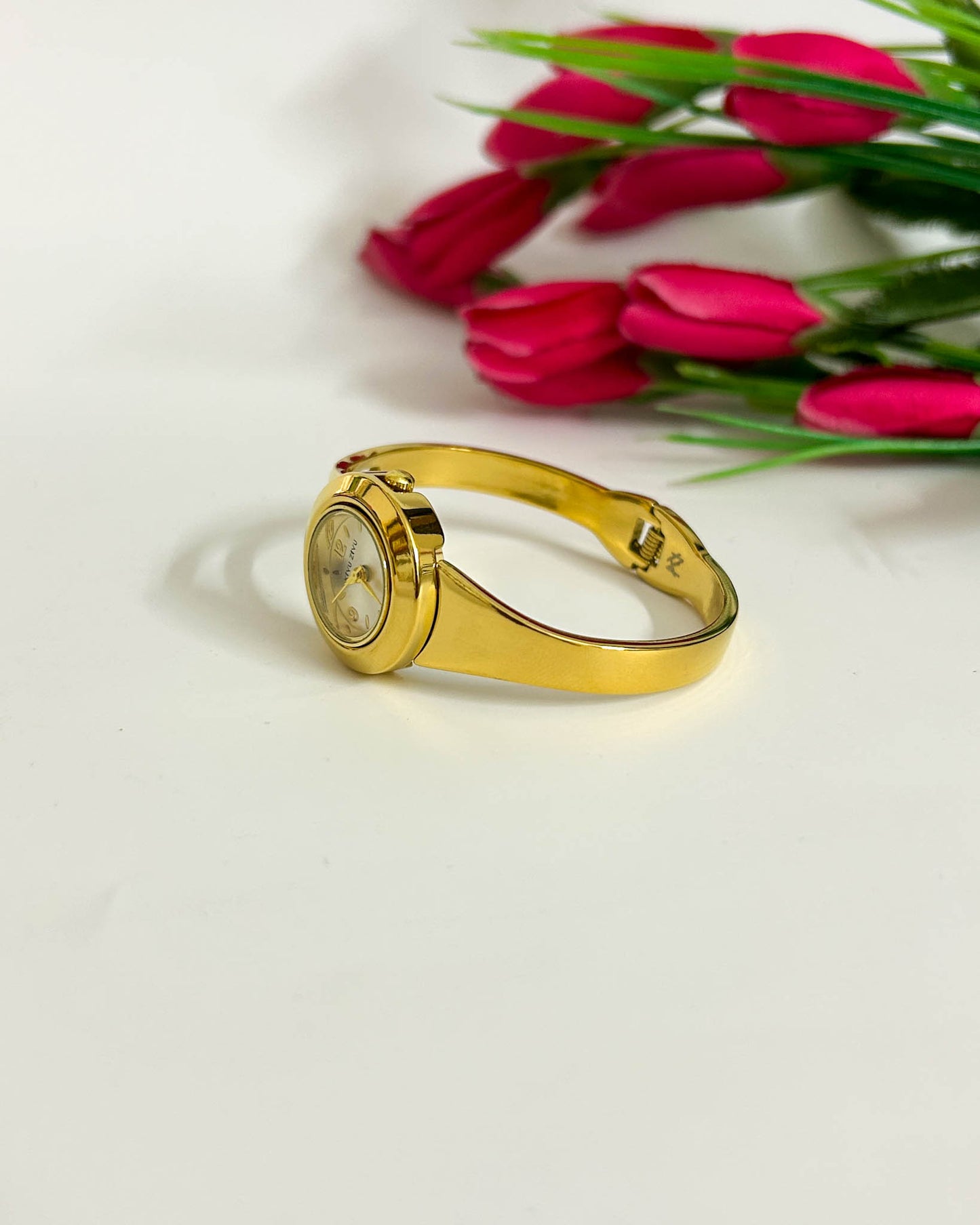 Golden loop thin wrist baby size watch