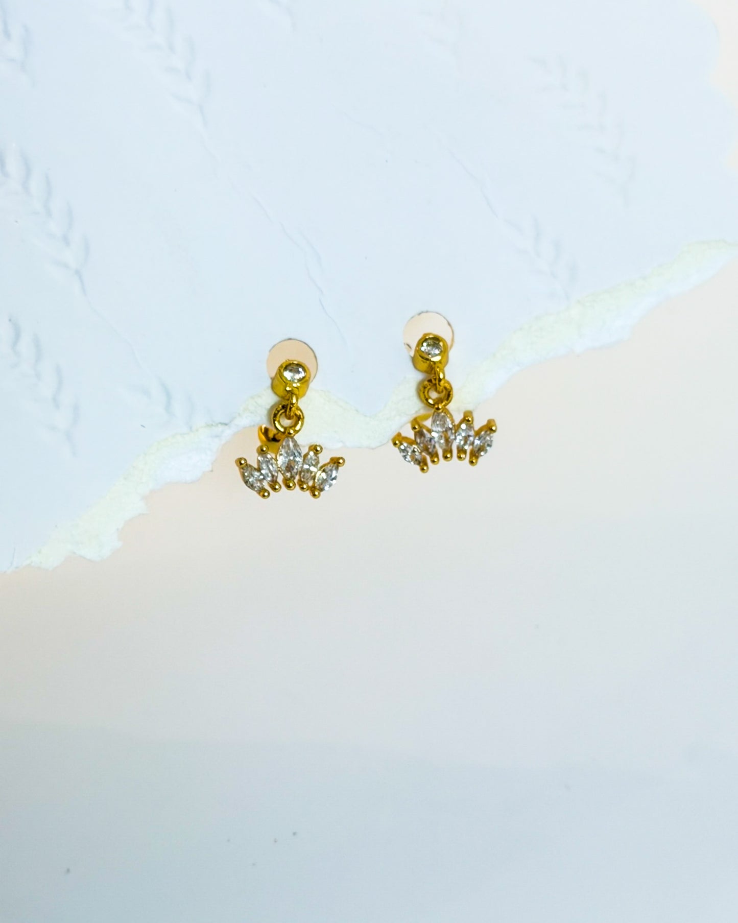 Lotus hanging ball back studs