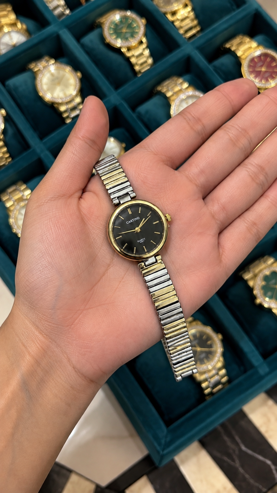 Round dual tone black dial watch
