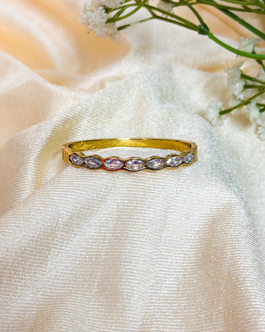 Viral leafy stone thin wrist bracelet