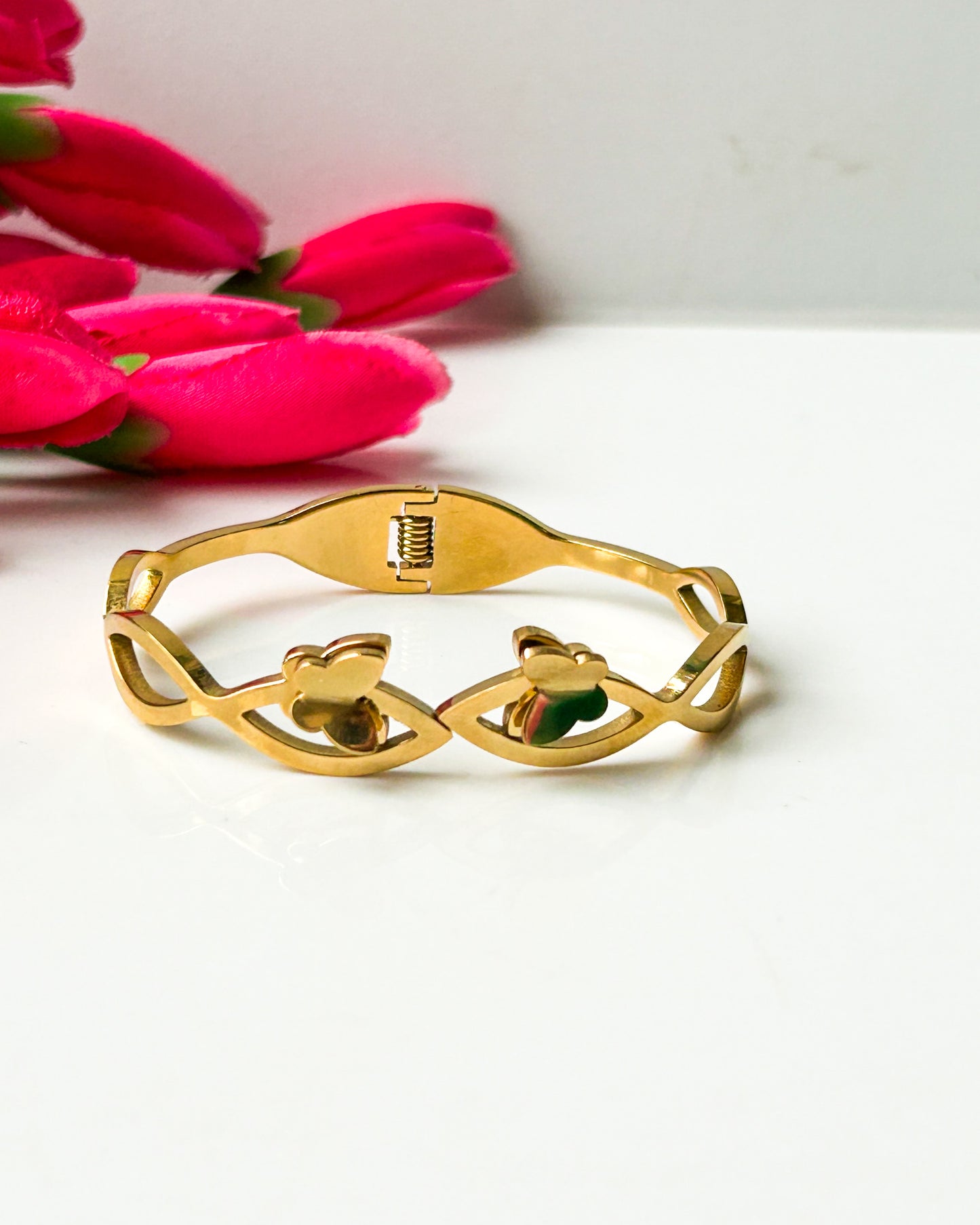 Butterfly 2.0 thin wrist bracelet