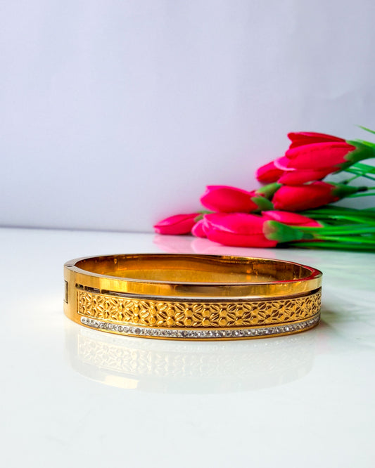 Designer floral thin wrist / baby size bracelet