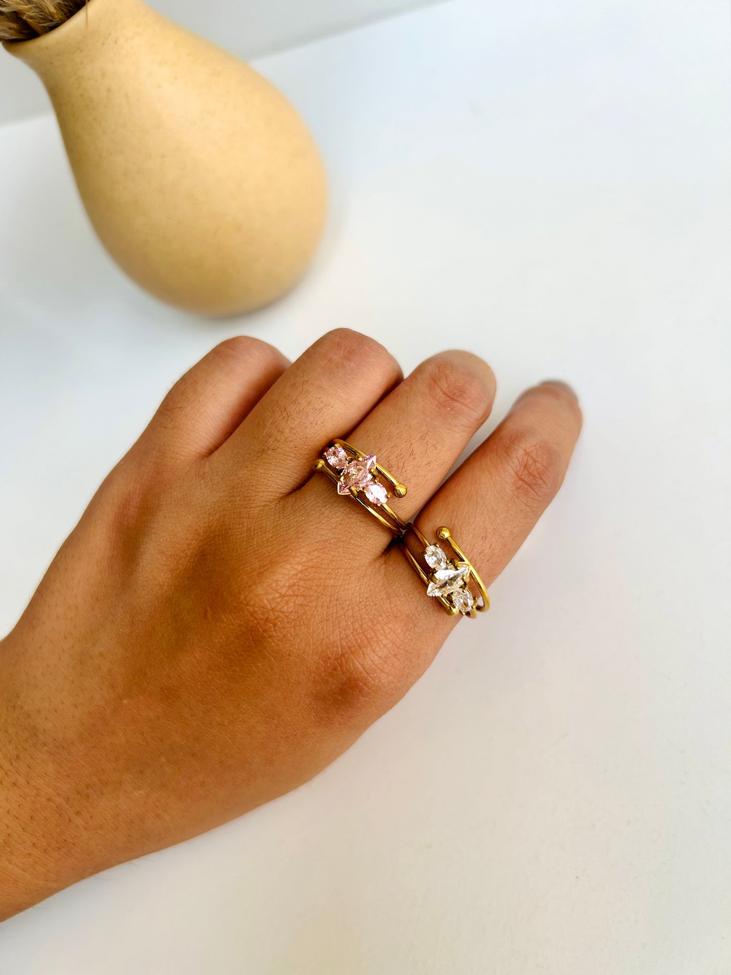 Minimal stone adjustable ring