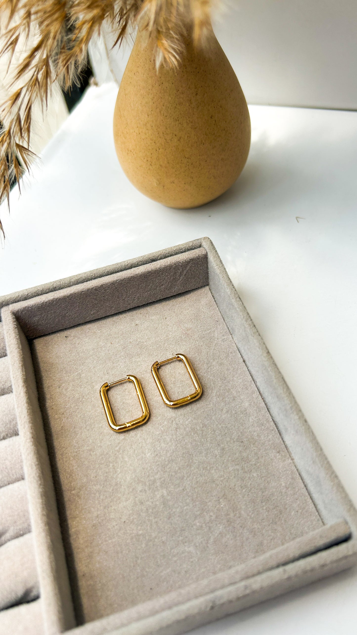 Classic square hoops