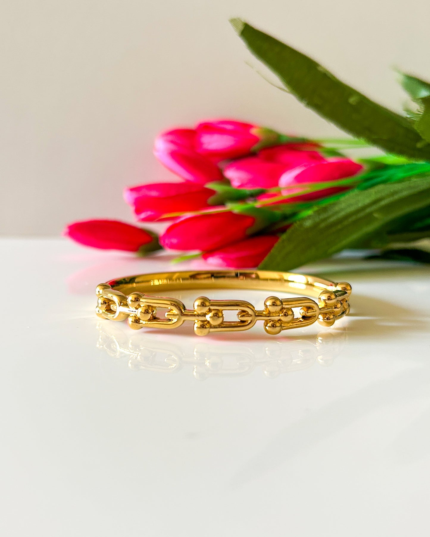 Solid link bracelet