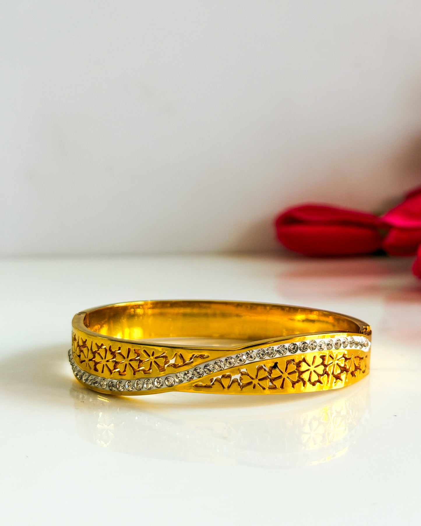 Floral thin wrist / baby size bracelet