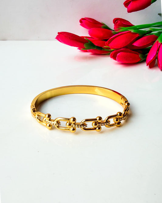 Studded link bracelet