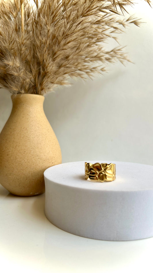 Adjustable floral ring