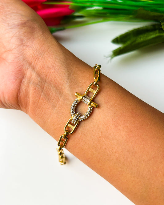 Adjustable link bracelet