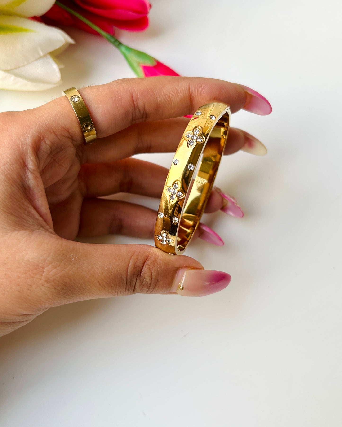Studded floral thin wrist bracelet