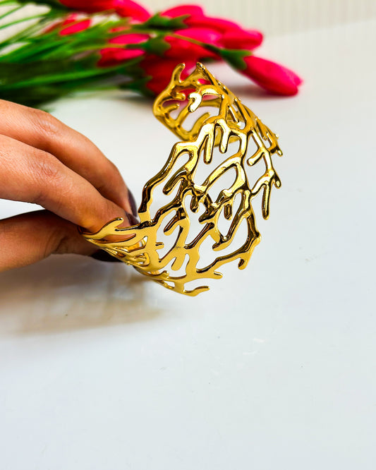 Patterned adjustable bracelet