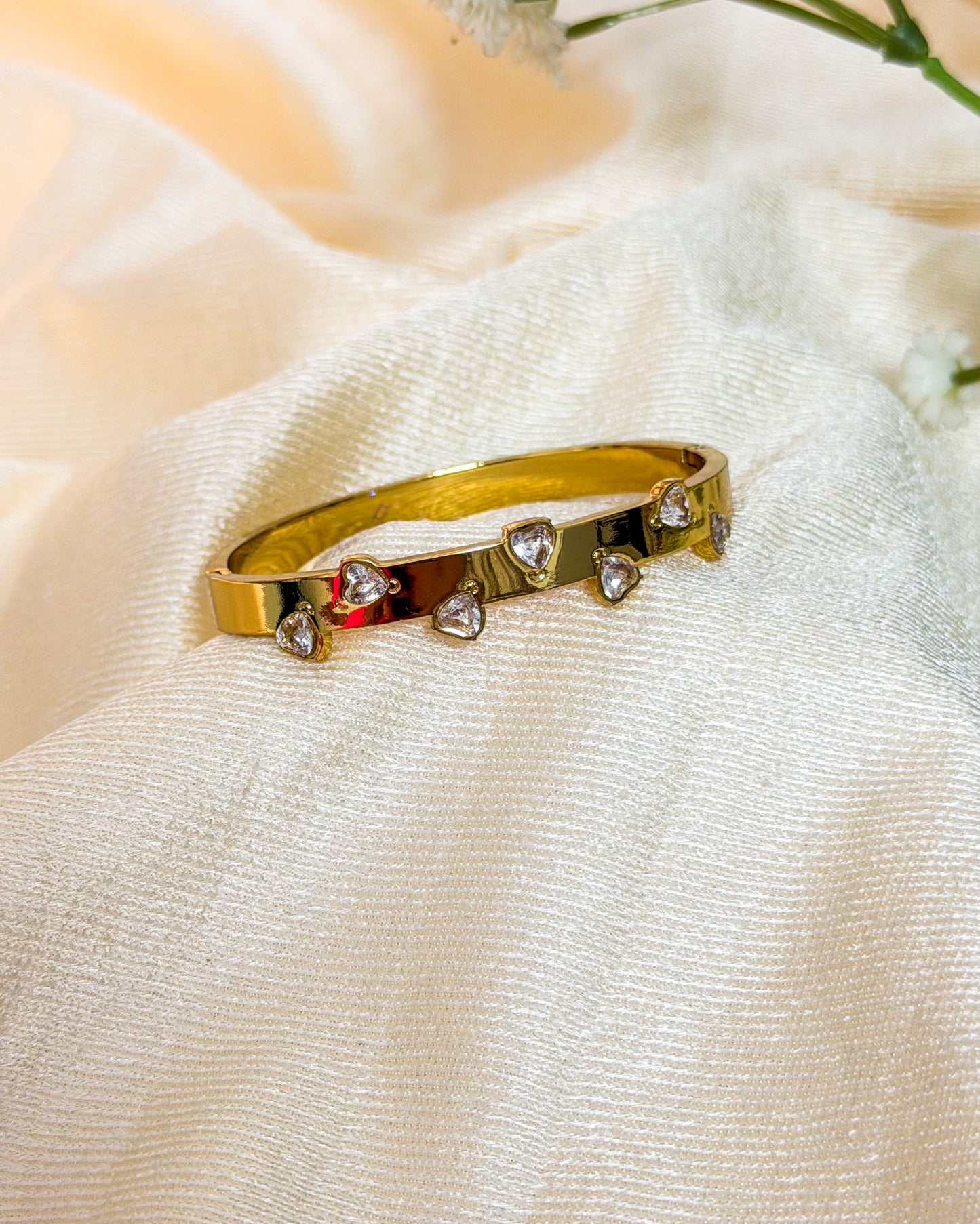 Crystal heart stone thin wrist bracelet