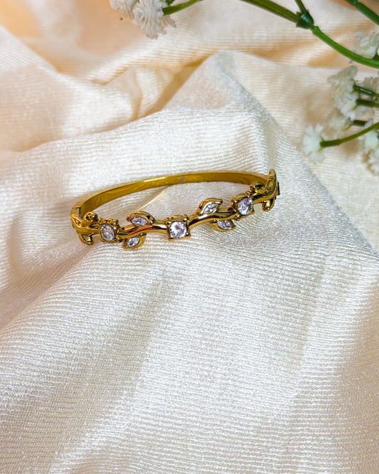 White tulip thin rest bracelet