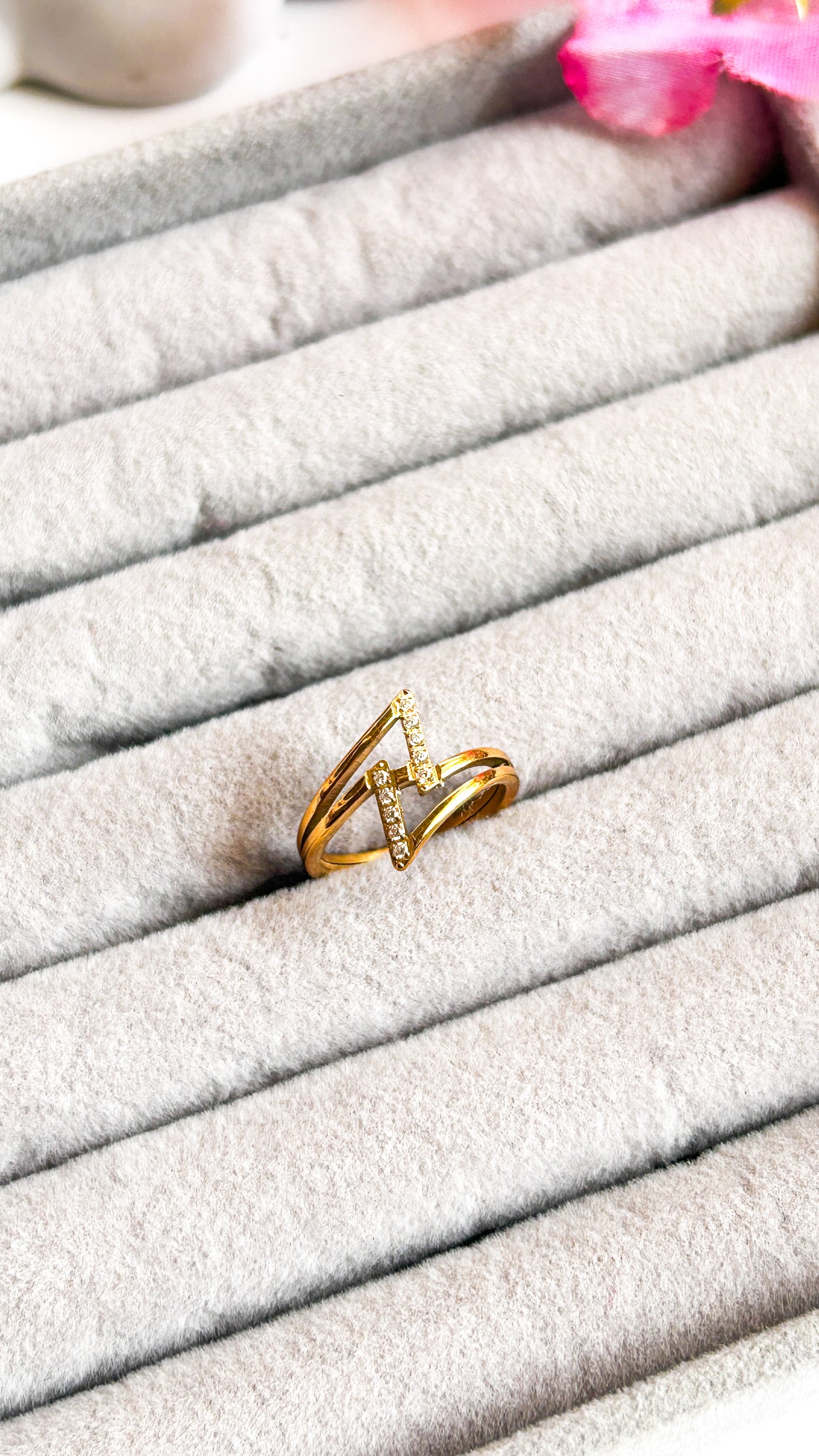 Layered Z patterned ring