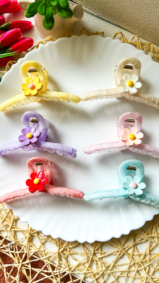 Lacey floral claw clip