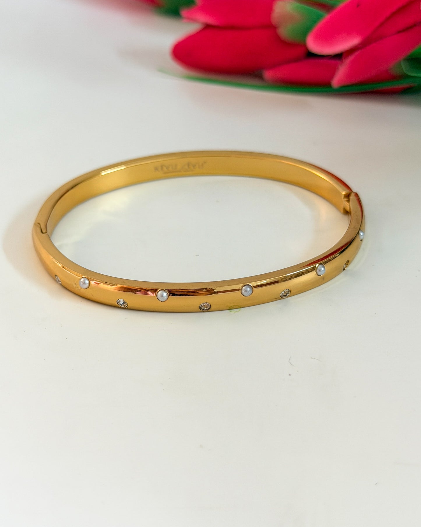 Pearl with stone bracelet