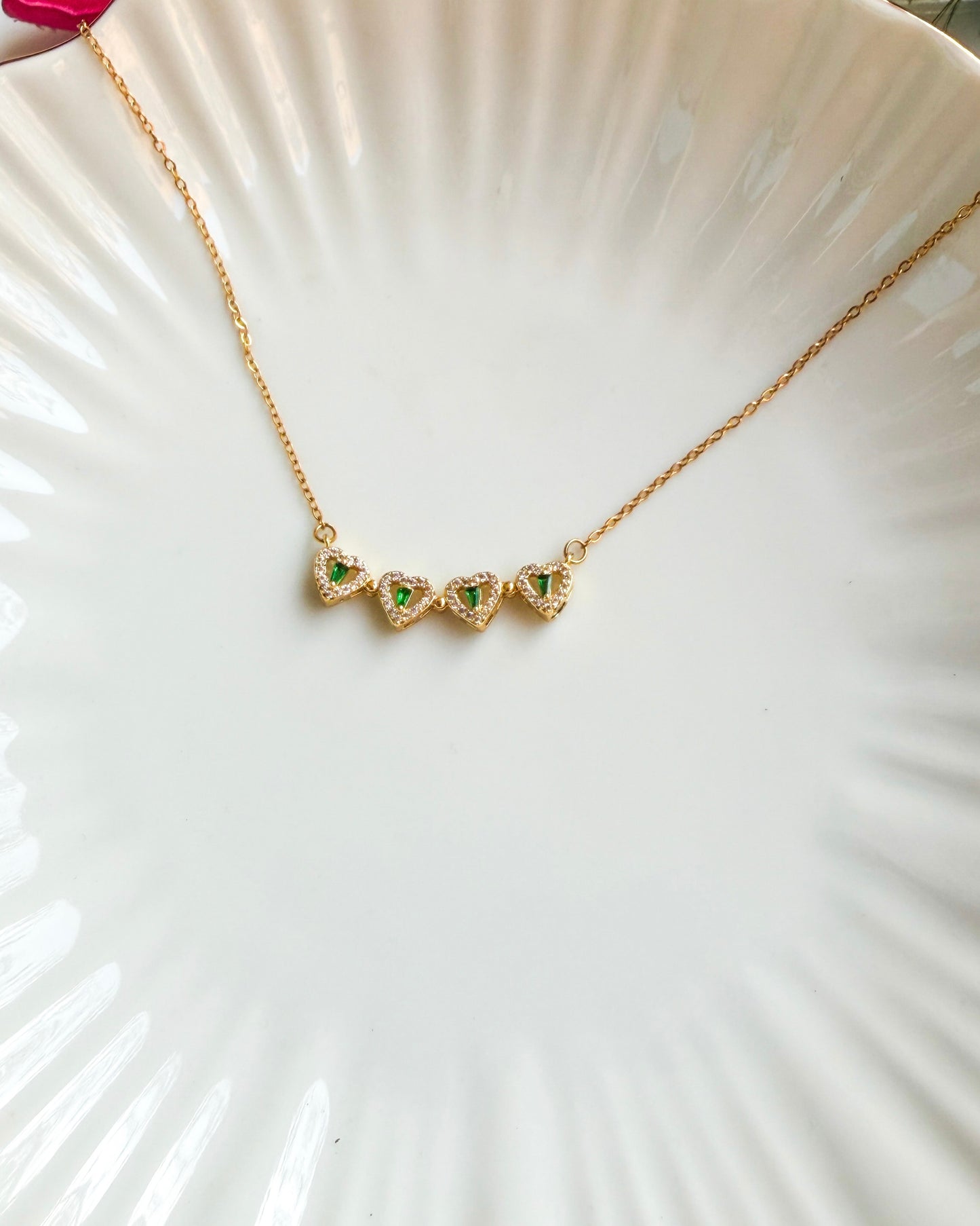 Green heart magnetic necklace