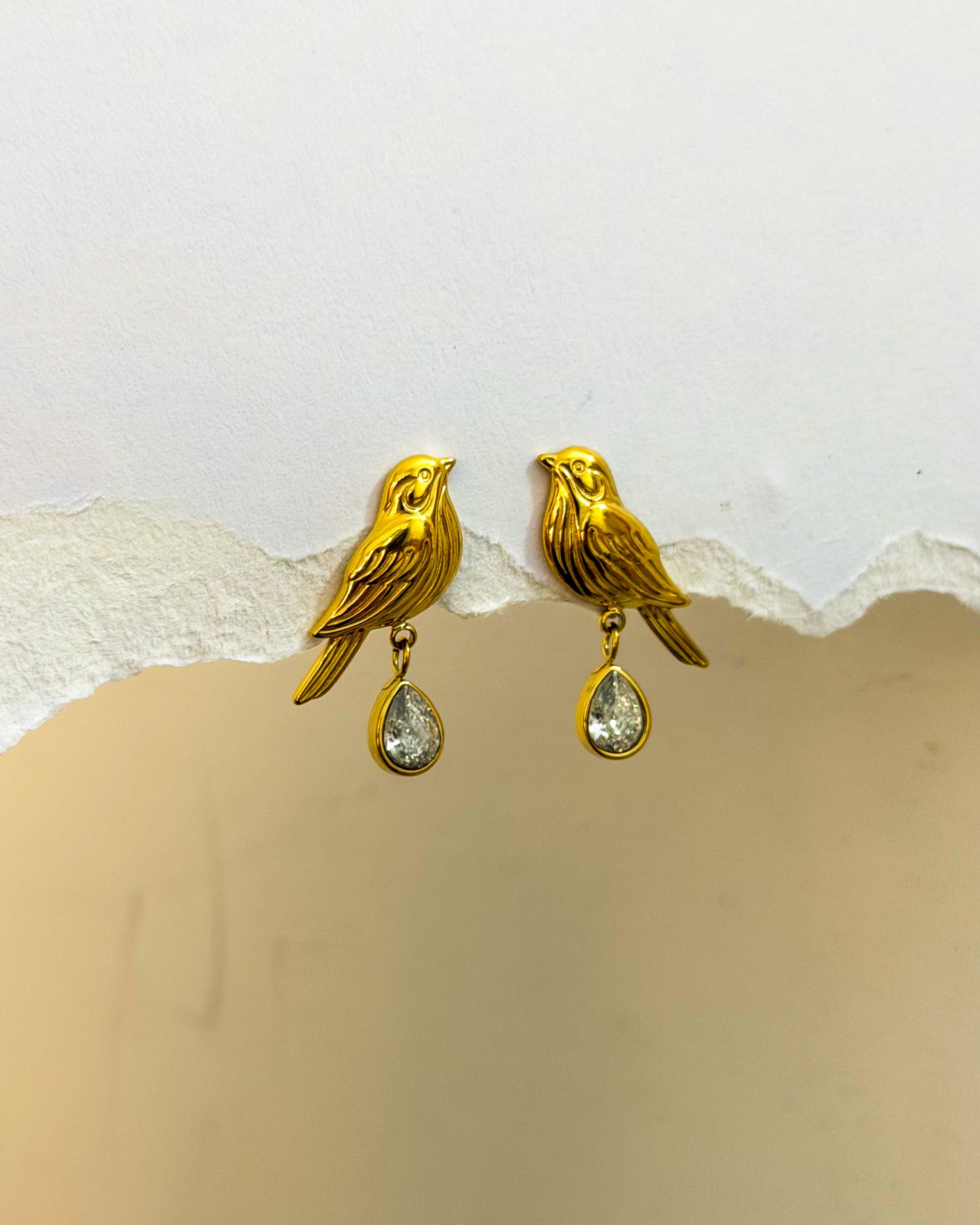 statement parrot studs