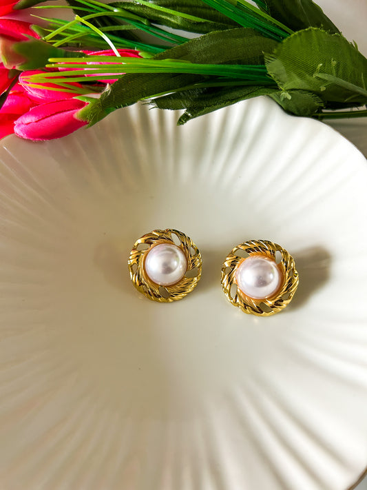 Medium pearl studs