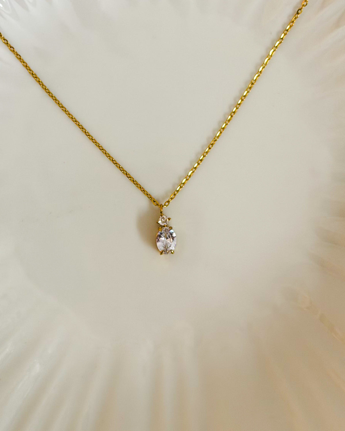 Round with oval stone necklace