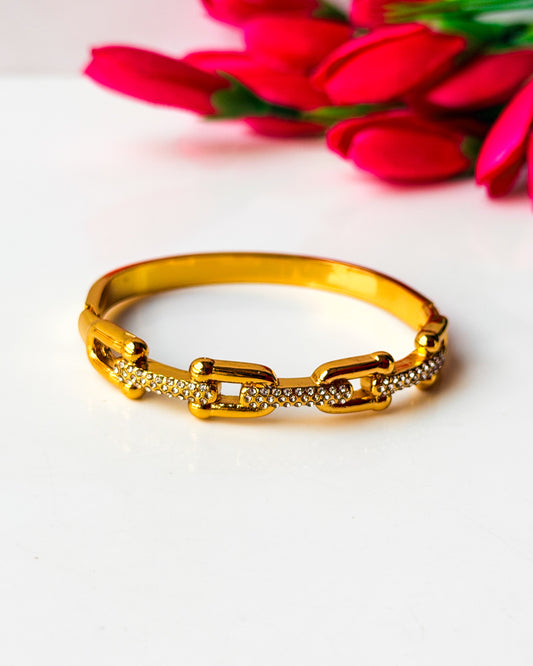 Broad studded link bracelet