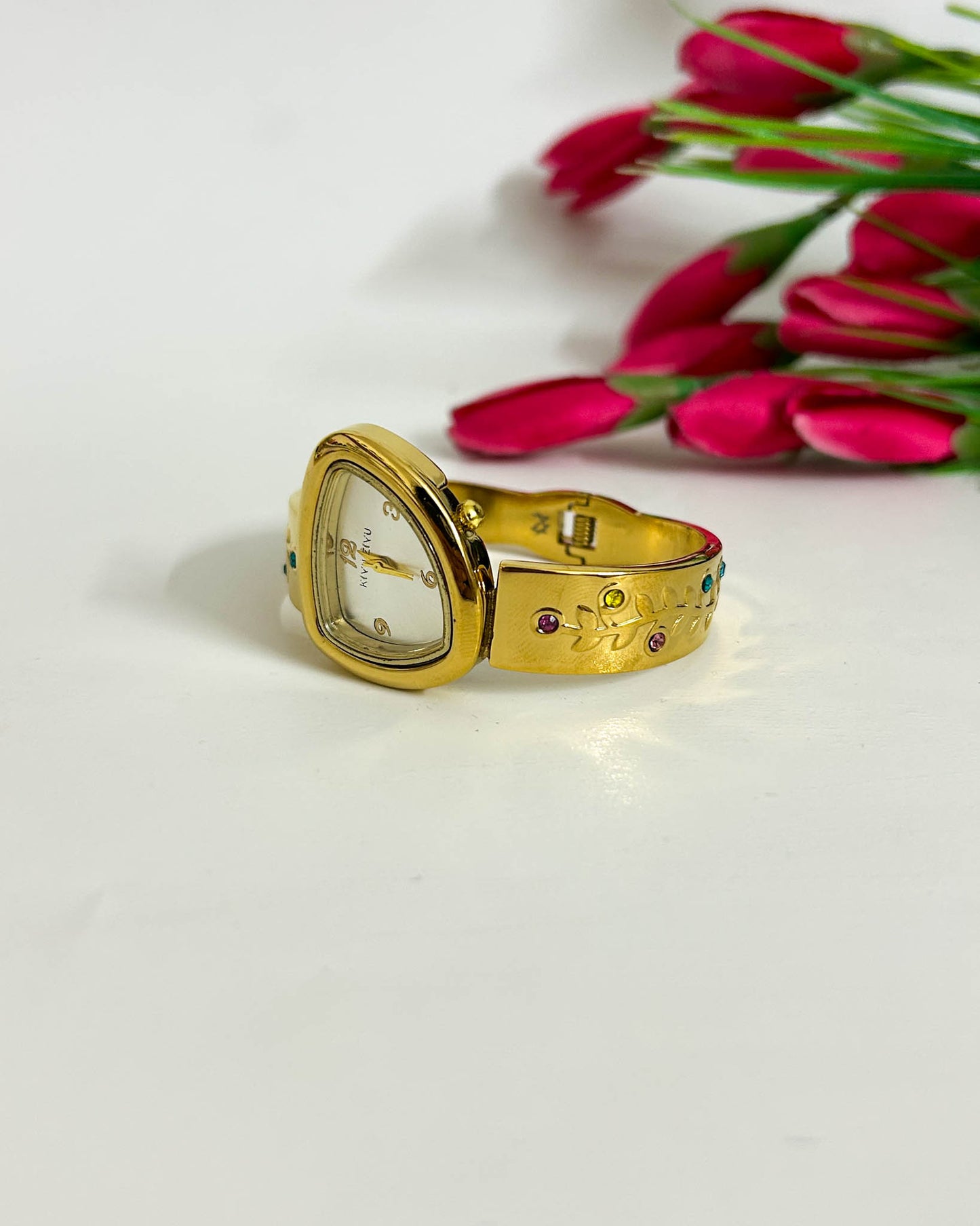 The floral thin wrist baby size watch