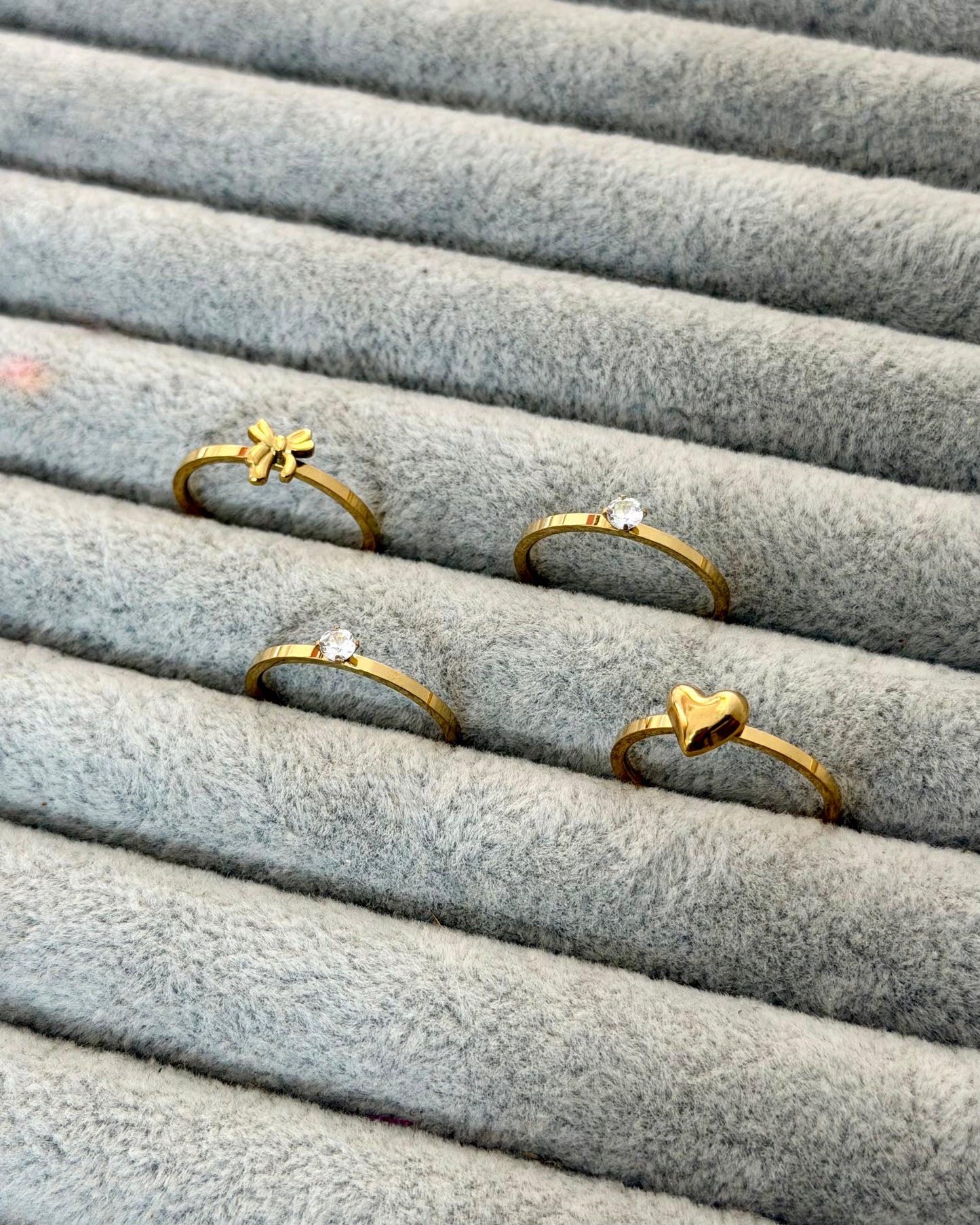 Lacey bow with heart ring set of 4