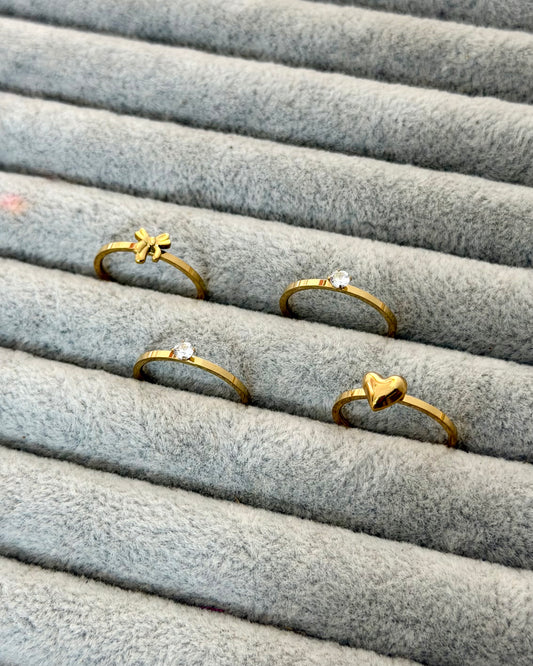 Lacey bow with heart ring set of 4