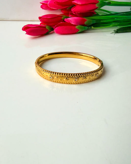 Designer star thin wrist / baby size bracelet