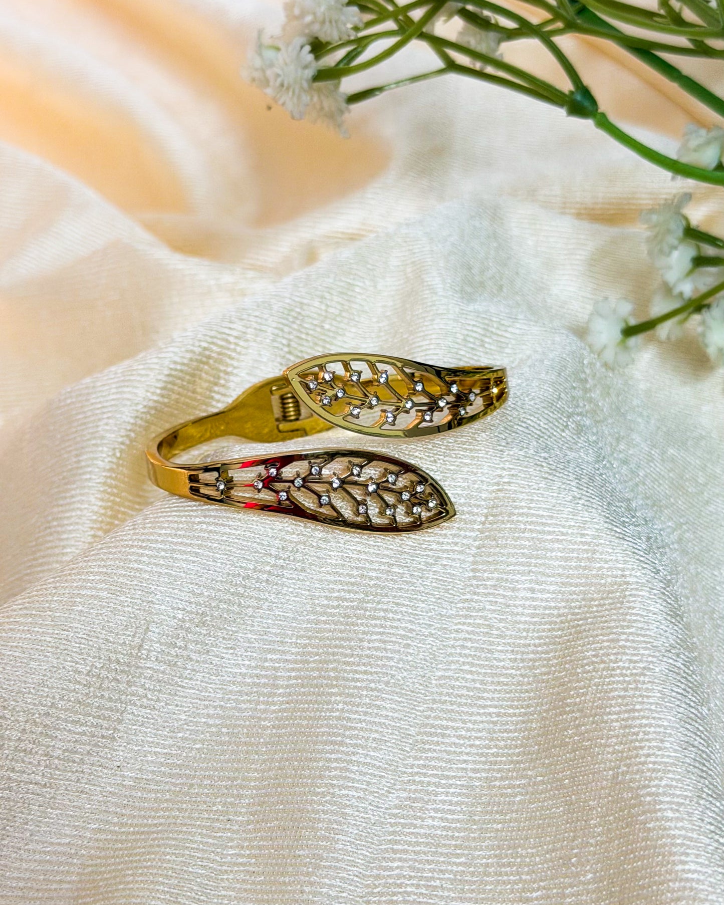 Double Leaf luxe thin wrist bracelet