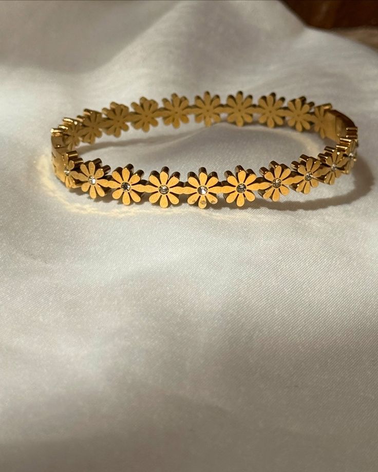 Floral bracelet